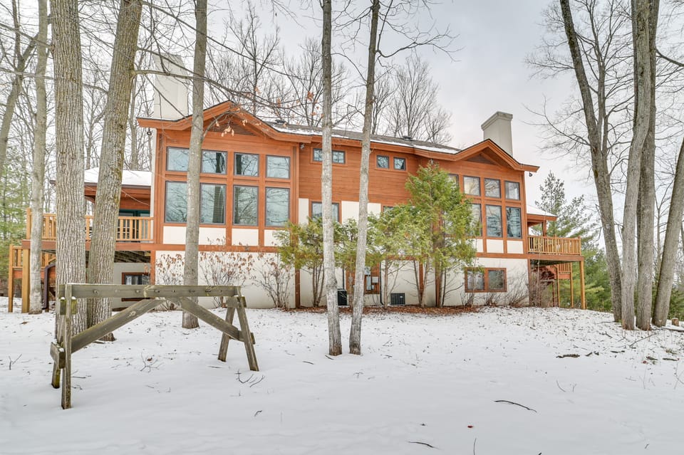 Slopeside Boyne Mtn Resort Condo w/ Deck! Apartment in Michigan