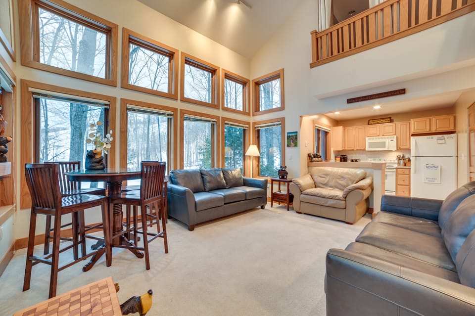 Slopeside Boyne Mtn Resort Condo w/ Deck! Apartment in Michigan