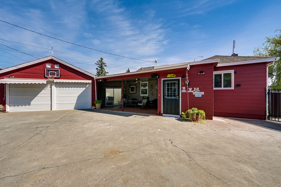 Private Sauna, Patio! Apt Steps to Columbia River Apartment in Richland