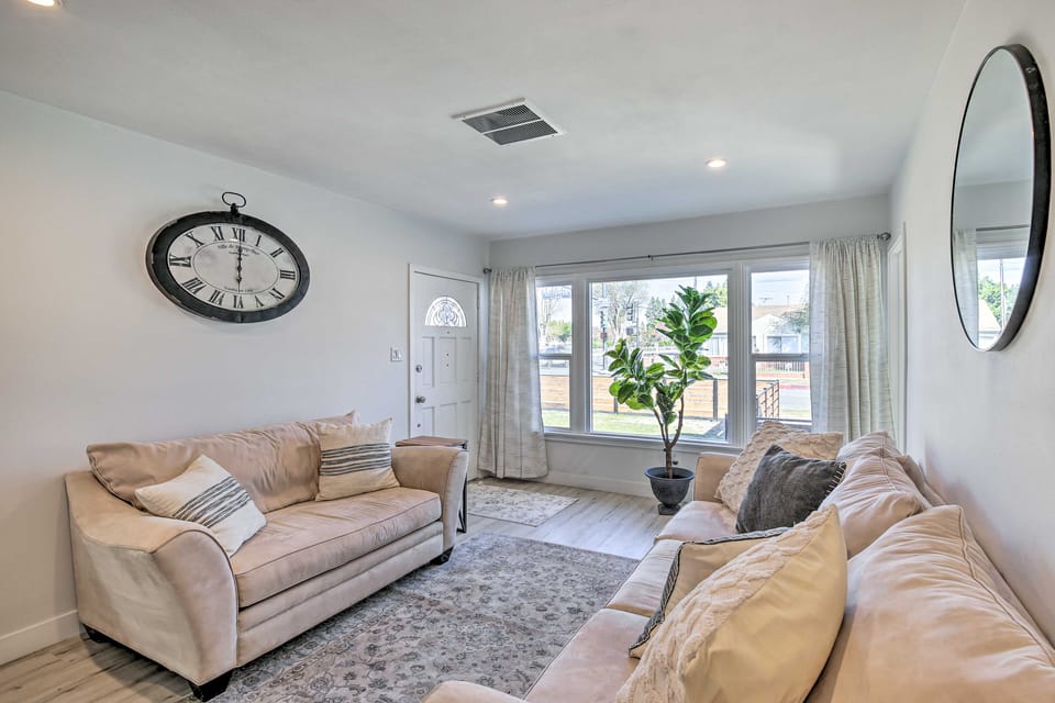 Norwalk Retreat w/ Pool ~ 11 Mi to Disneyland Park House in Santa Fe Springs