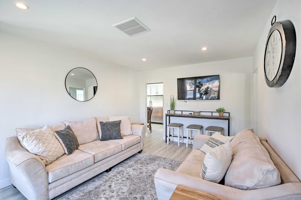 Norwalk Retreat w/ Pool ~ 11 Mi to Disneyland Park House in Santa Fe Springs