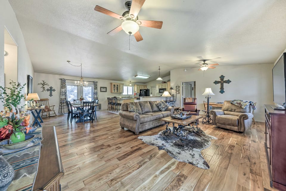 Charming Ruidoso Home w/ Deck & Lovely Views! House in Ruidoso