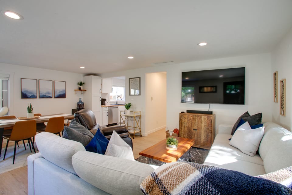 Cozy Coeur d'Alene Getaway w/ Fire Pit, Near Dtwn House in Coeur dAlene