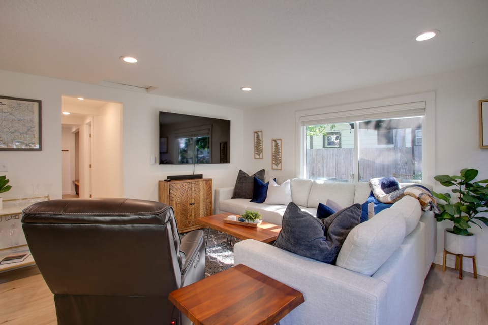 Cozy Coeur d'Alene Getaway w/ Fire Pit, Near Dtwn House in Coeur dAlene