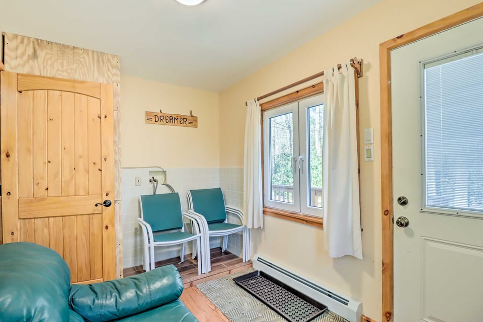 Cozy Tannersville Gem - Ski, Hike, Explore! Cottage in Pocono Mountains