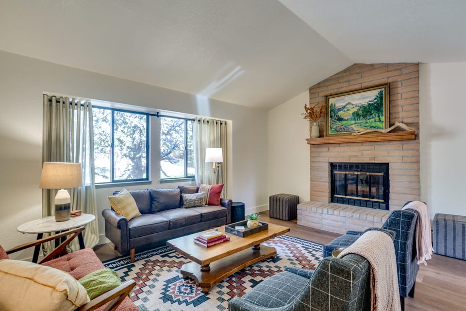 Pet-Friendly Escape w/ Game Room & Fire Pit! House in Sierra Nevada