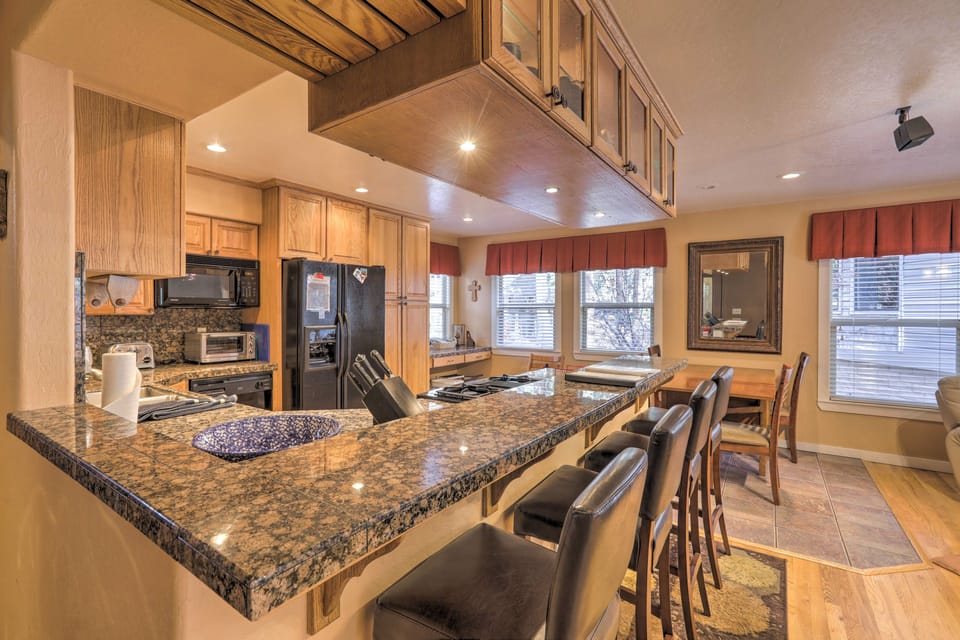 3 Mi to Skiing! Incline Village Retreat w/ Sauna Apartment in Incline Village