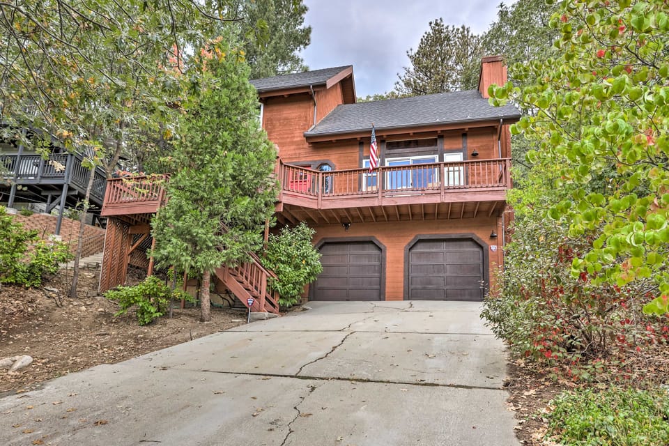Lovely Lake Arrowhead Cabin w/ Furnished Deck House in Lake Arrowhead
