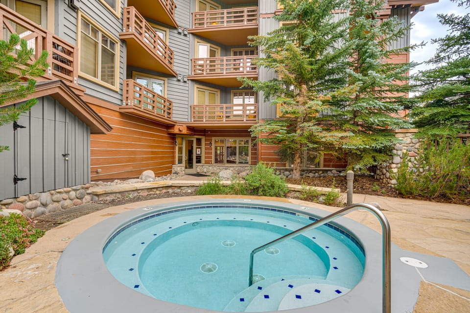 Walk to Lifts: Copper Mtn Condo in Center Village! Apartment in Copper Mountain