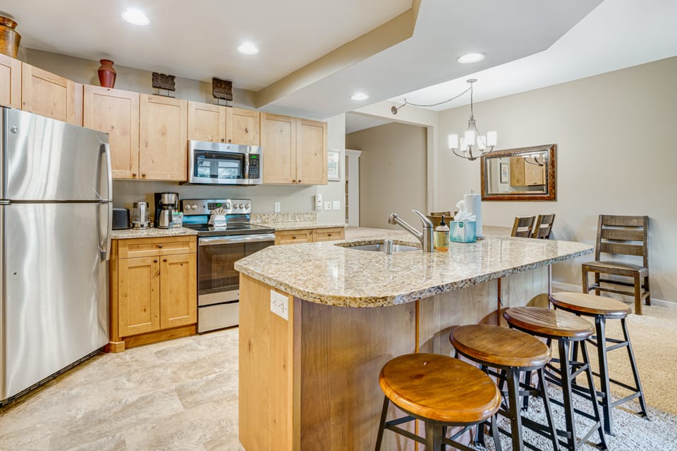 Walk to Lifts: Copper Mtn Condo in Center Village! Apartment in Copper Mountain