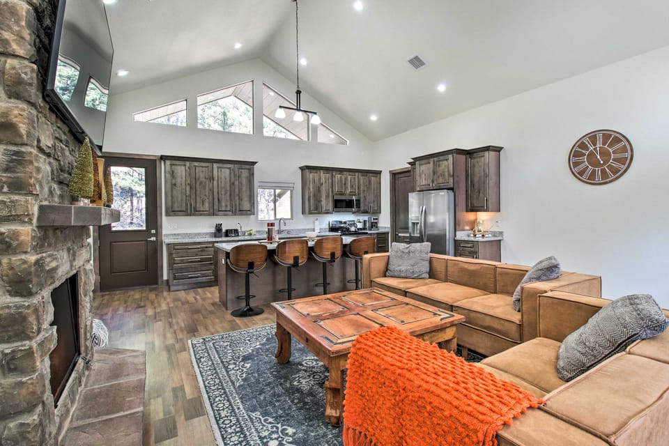 Pet-Friendly Show Low Cabin: Near Hiking! House in Show Low
