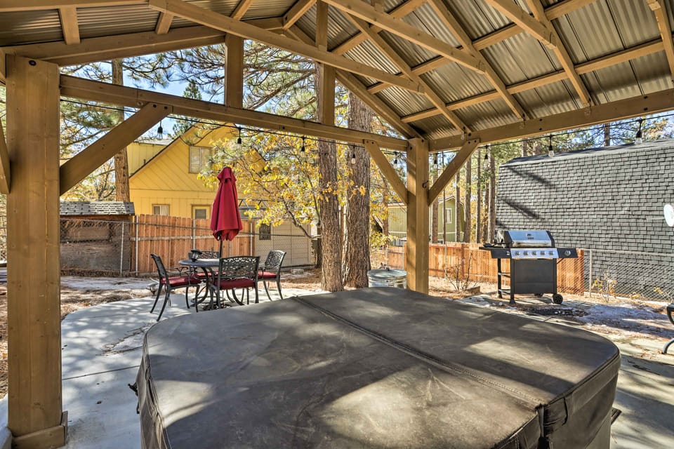 Cozy A-Frame w/ Hot Tub Near Arrowbear Lake! House in Arrowbear Lake