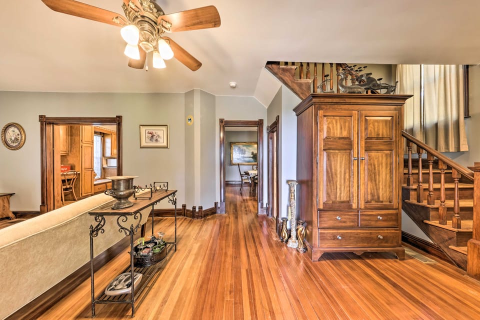 The Farmhouse (Unit B) at Deer Ridge Estate House in Kansas