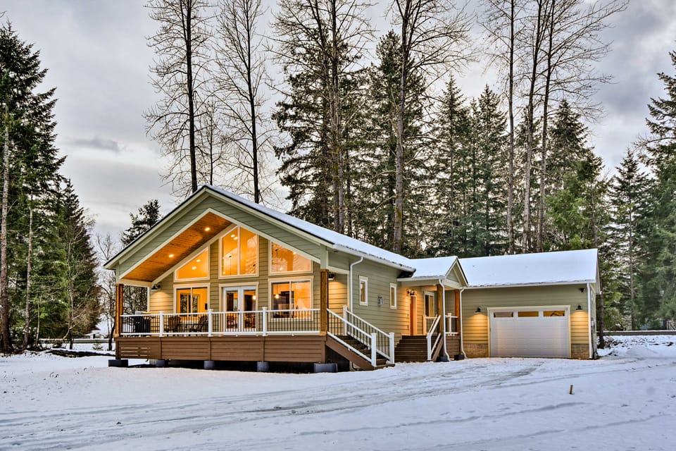 Family-Friendly Packwood Retreat w/ Deck! House in Washington