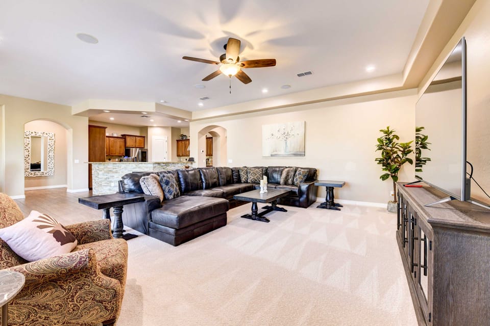 Pool, BBQ & Bar: Family Home in Queen Creek House in Queen Creek