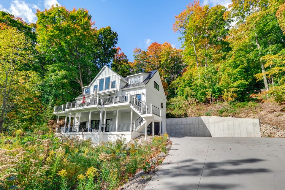 Suttons Bay Lk House By Wineries: Hot Tub, Firepit House in Michigan