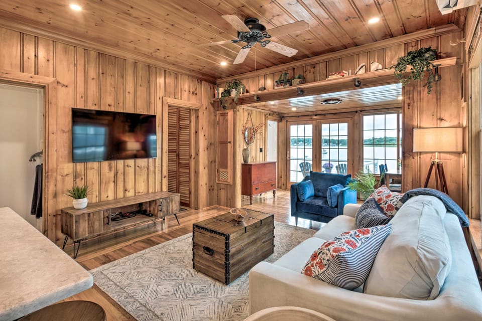 Charming Bristol Cottage w/ Private Beach! Cottage in Warren