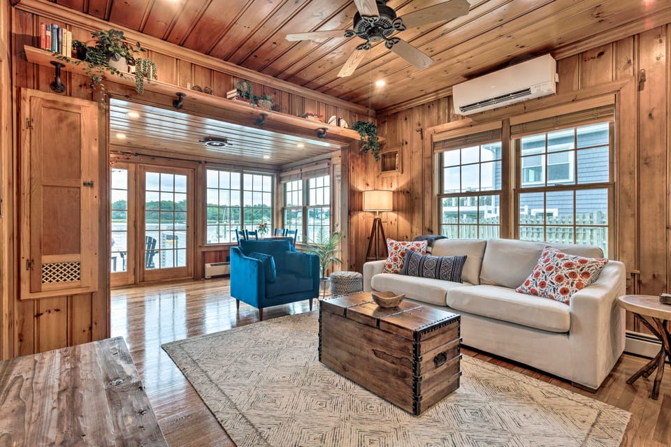 Charming Bristol Cottage w/ Private Beach! Cottage in Warren