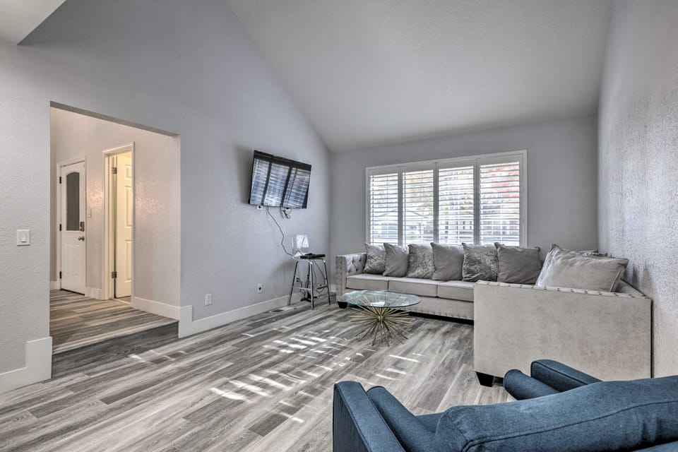 Modesto Home w/ Deck - 2 Mi to Vintage Faire Mall House in Modesto