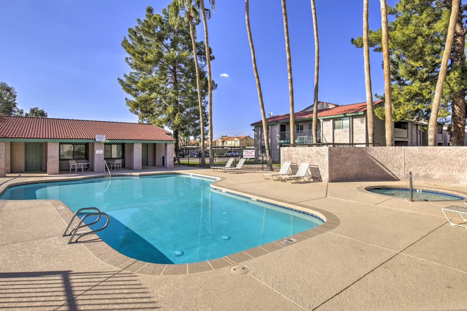 Pool + Hot Tub! Snowbird Escape in Phoenix Area Apartment in Mesa