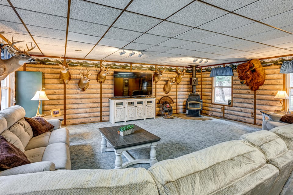Cozy Cass City Retreat w/ Spacious Deck! House in Michigan
