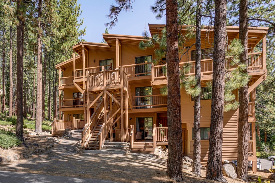 < 3 Mi to Lake Tahoe: Incline Village Condo! Apartment in Incline Village