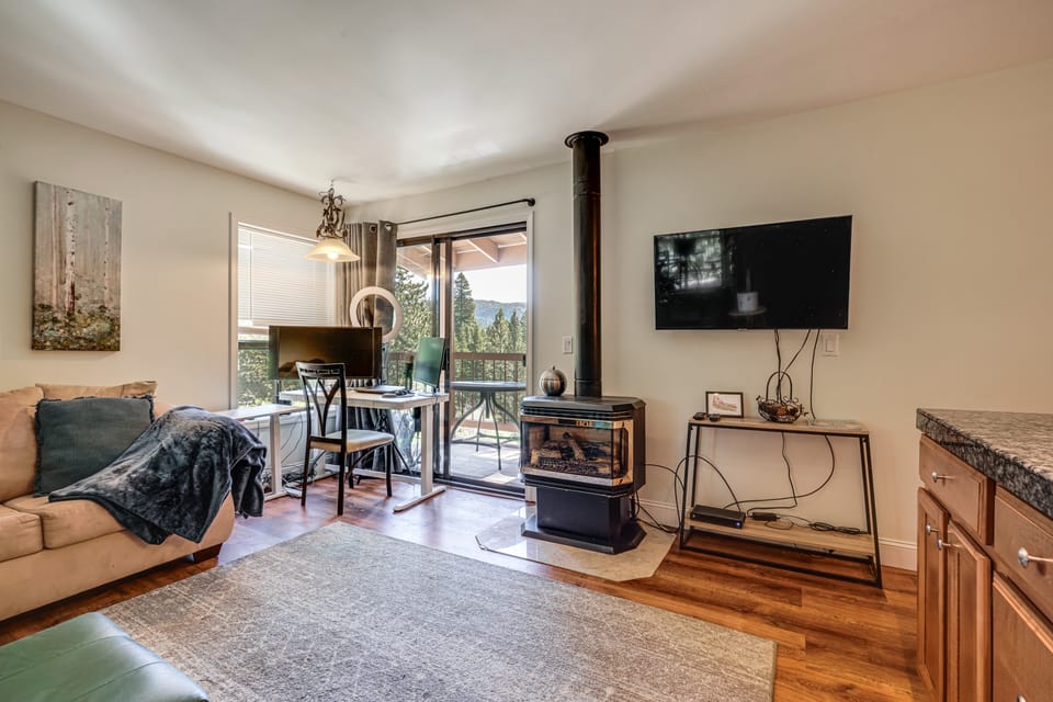 < 3 Mi to Lake Tahoe: Incline Village Condo! Apartment in Incline Village