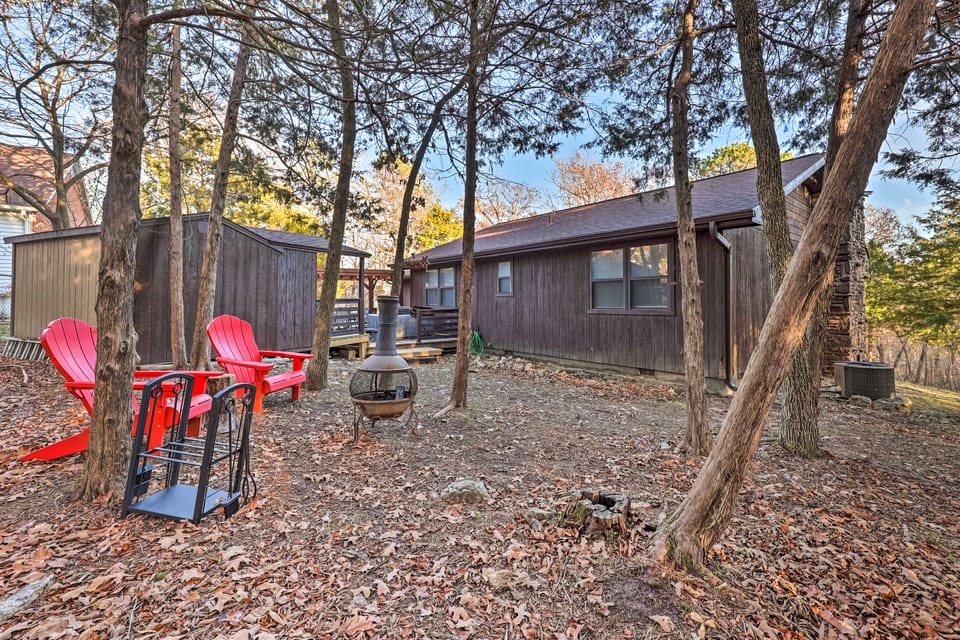 Cozy Holiday Island Home: Hot Tub + Chiminea! House in Table Rock Lake