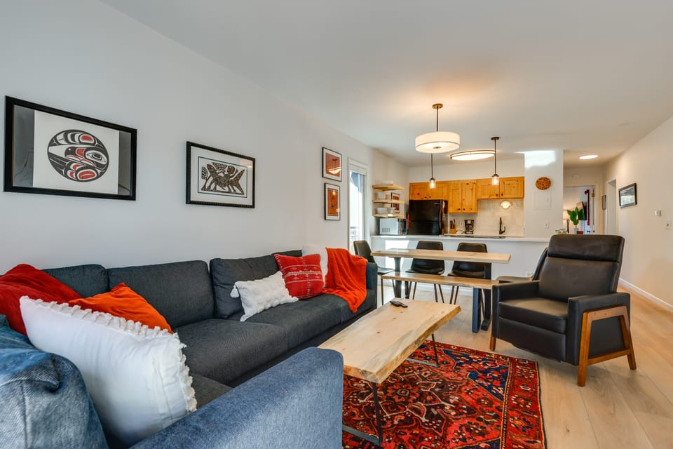 Walk to Winter Park Bus From Fraser Condo! Apartment in Fraser