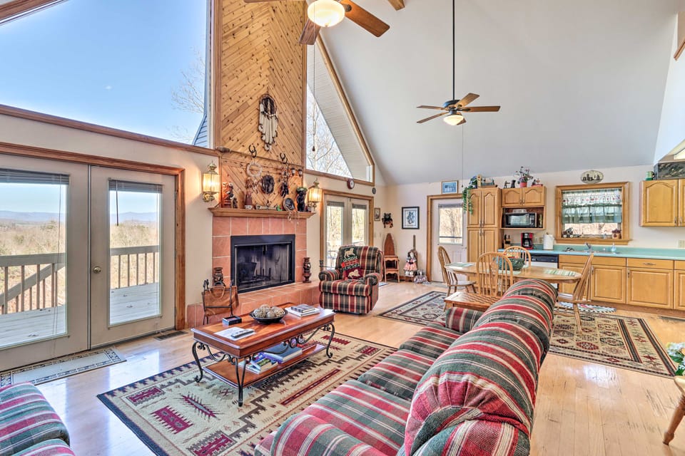 Family-Friendly Murphy Cabin w/ Deck & Fire Pit! House in Tennessee