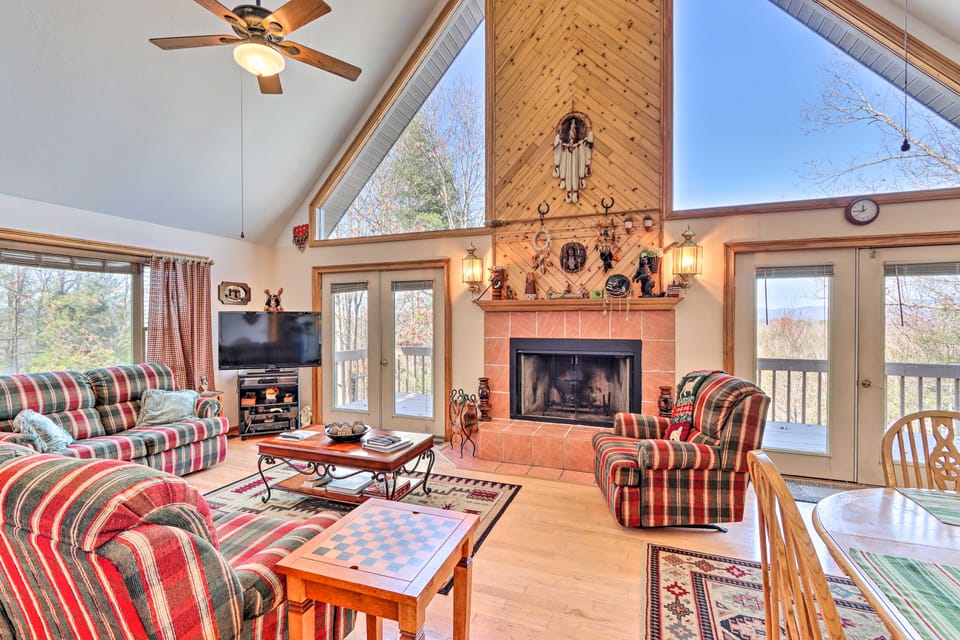 Family-Friendly Murphy Cabin w/ Deck & Fire Pit! House in Tennessee