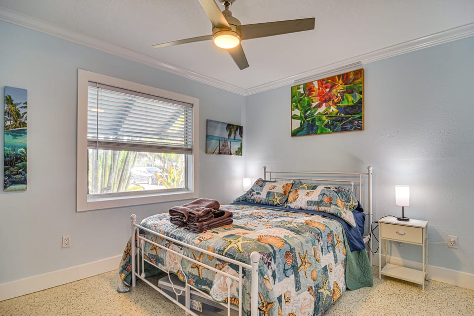 Indian Rocks Beach Retreat, Walk to Gulf & Beaches Apartment in Indian Rocks Beach