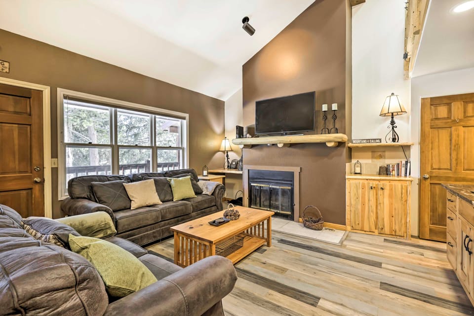 Walk to Grand Lake: Riverfront Gem w/ Fireplace! Apartment in Grand Lake