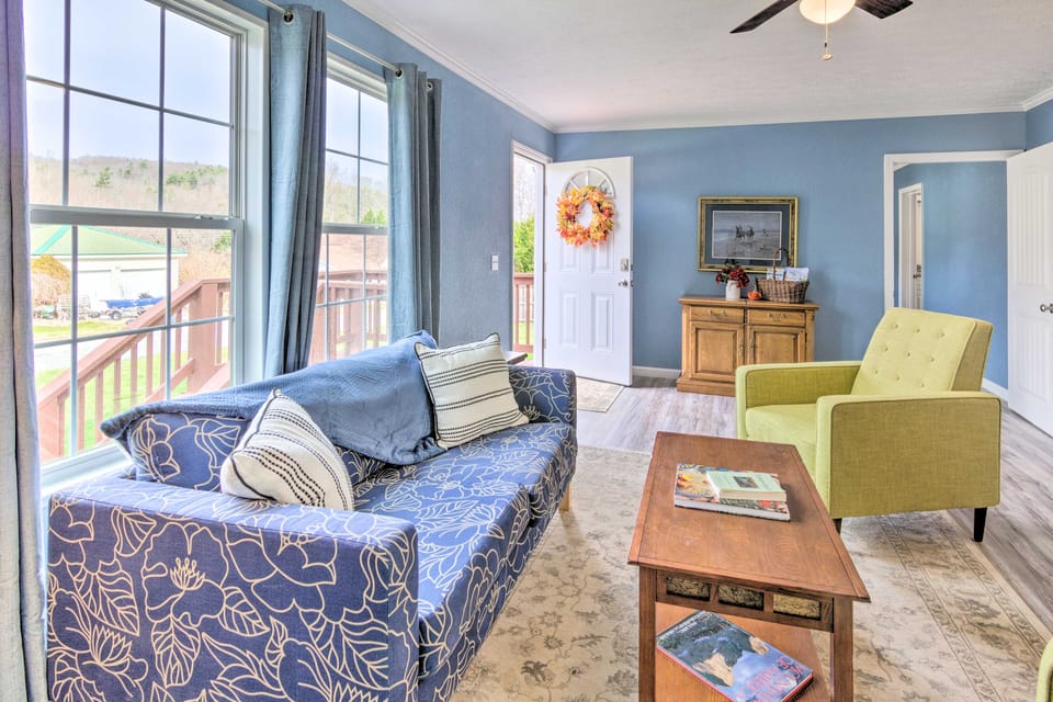 Walk to Lake Summit! Mountain-View Zirconia Home House in Tennessee