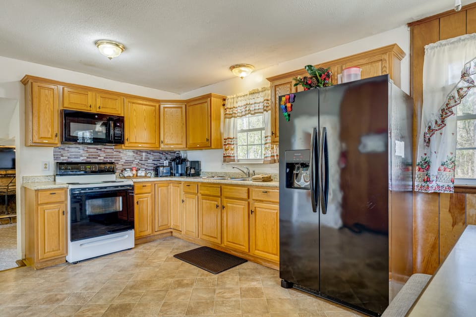 1 Mi to MCAS New River: Peaceful Home w/ Patio House in North Carolina