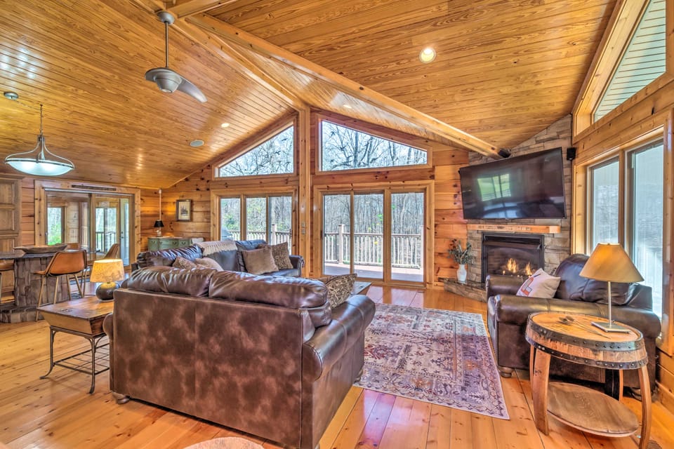 22-Acre Home on Bourbon Trail w/ Sunroom! House in Indiana