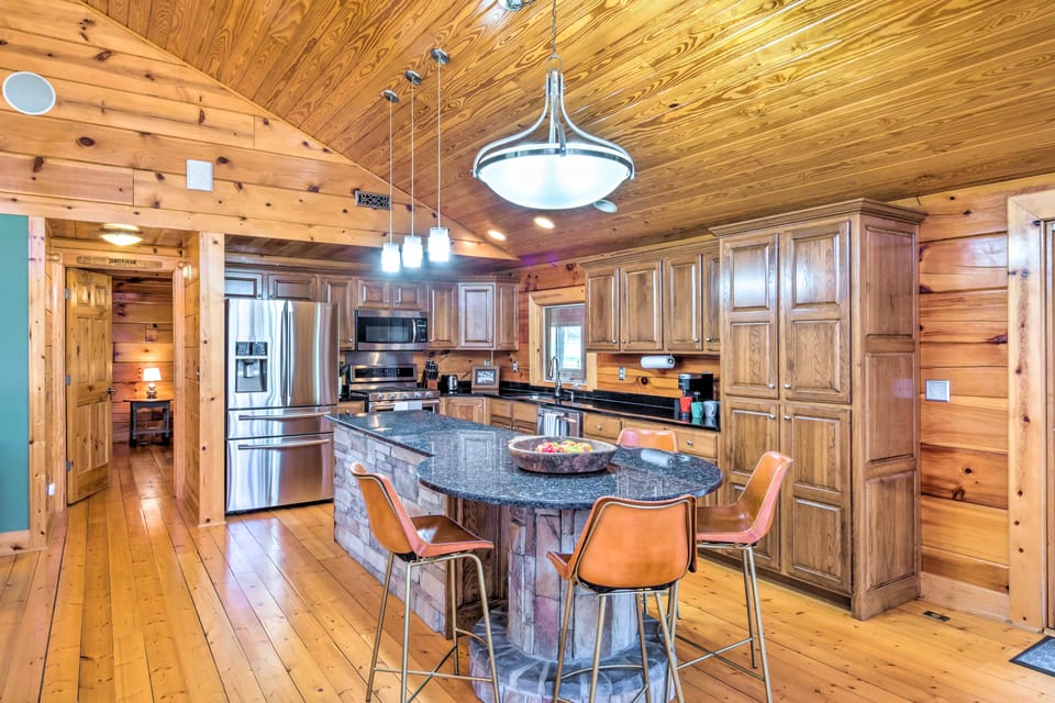 22-Acre Home on Bourbon Trail w/ Sunroom! House in Indiana