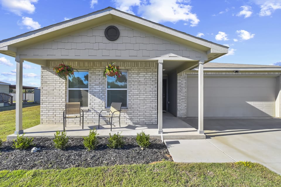 6 Mi to Waco! Home for Families + Pets House in Bellmead