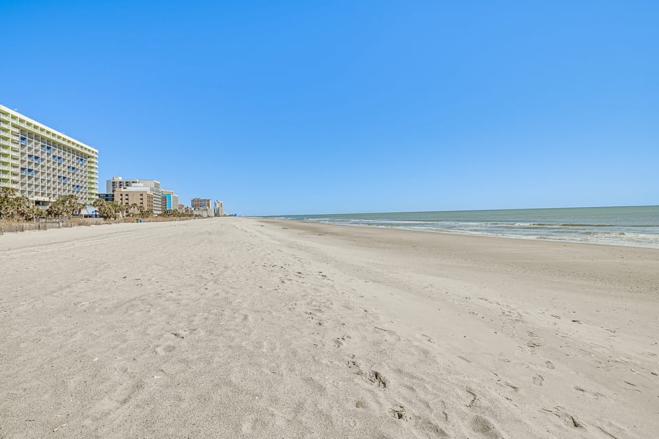 Oceanfront Condo in Myrtle Beach: Near Restaurants Apartment in Myrtle Beach