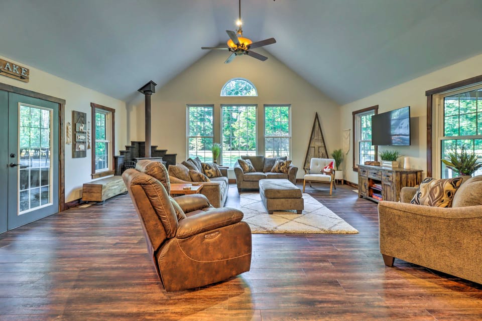Hot Tub, Beach Access: Albrightsville Retreat! House in Tunkhannock Township
