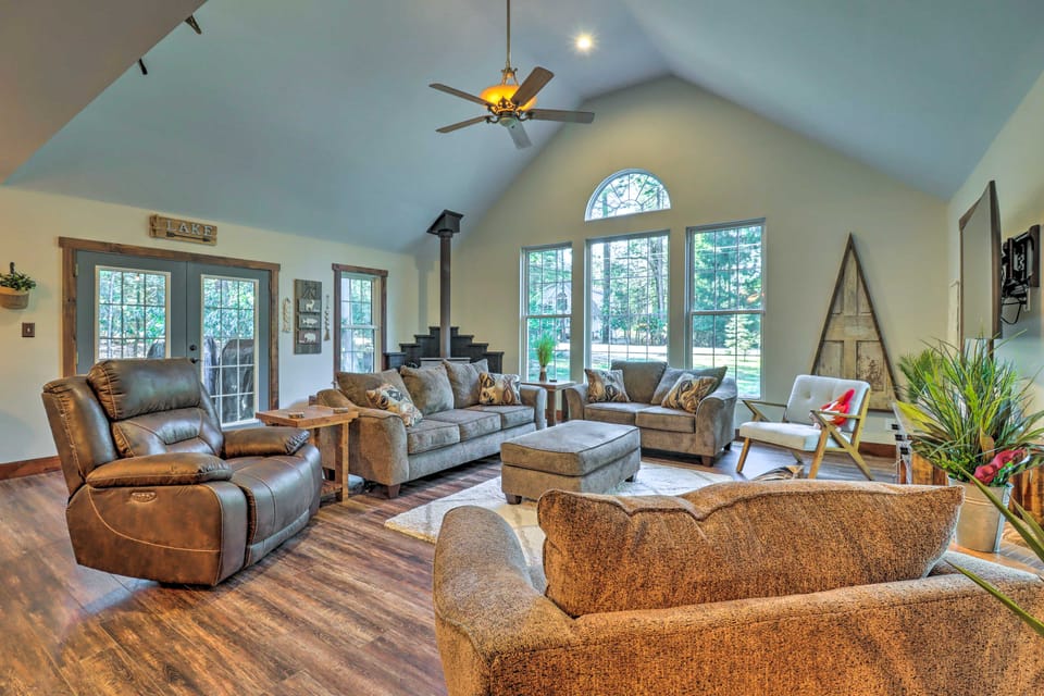 Hot Tub, Beach Access: Albrightsville Retreat! House in Tunkhannock Township