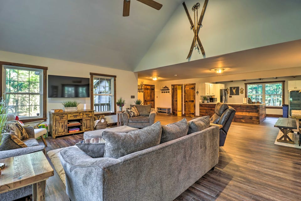 Hot Tub, Beach Access: Albrightsville Retreat! House in Tunkhannock Township