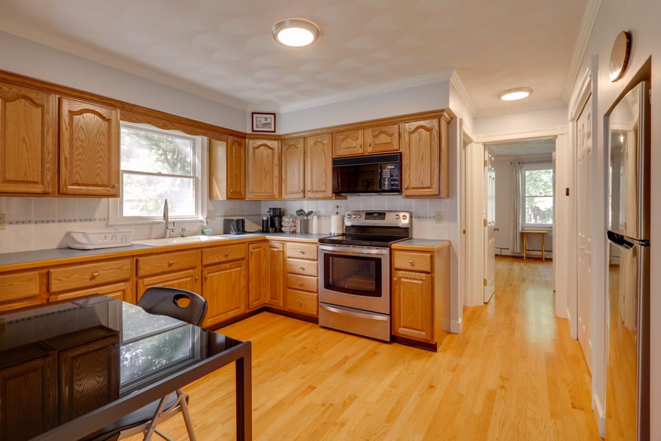 7 Mi to Downtown Providence: Quiet Apt in Seekonk Apartment in East Providence
