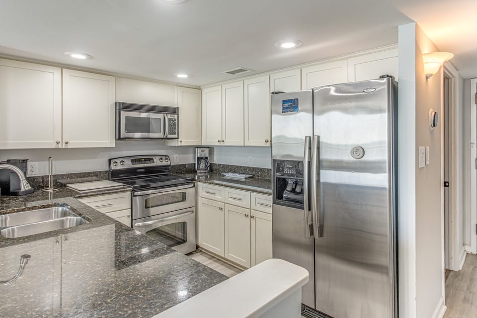Classic Oceanfront Retreat! Myrtle Beach Condo Apartment in North Myrtle Beach
