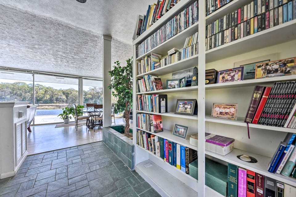 'Brookside' Waterfront Home w/ Kayaks & Deck! House in Jacksonville