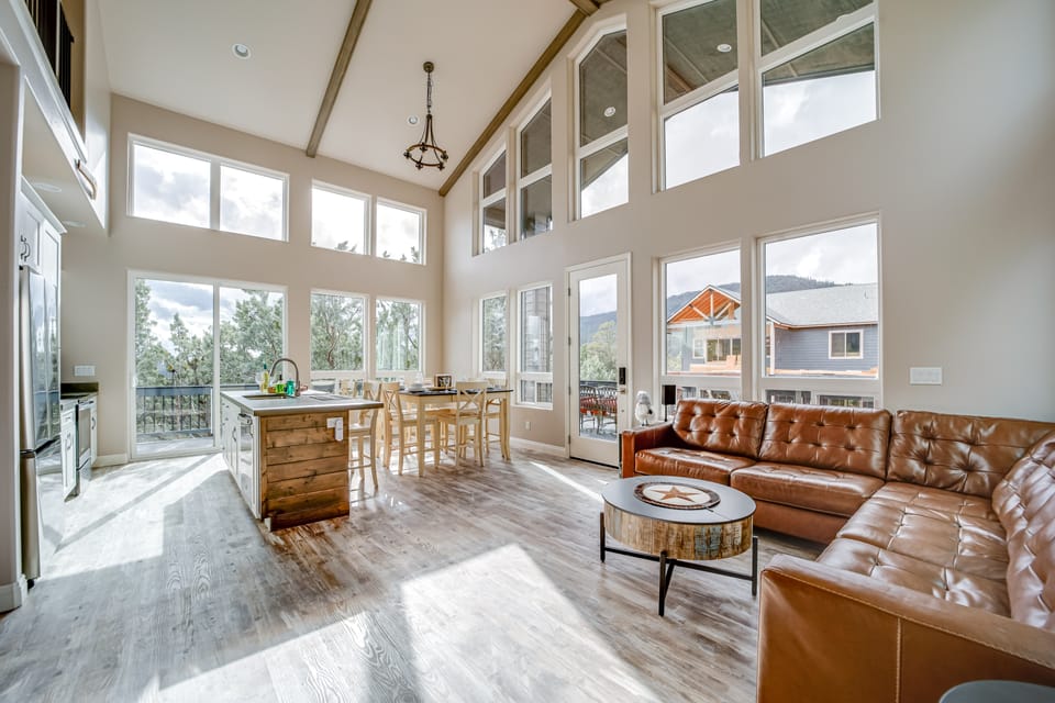 Hot Tub + Deck: Mtn-View Pine Getaway! House in Pine
