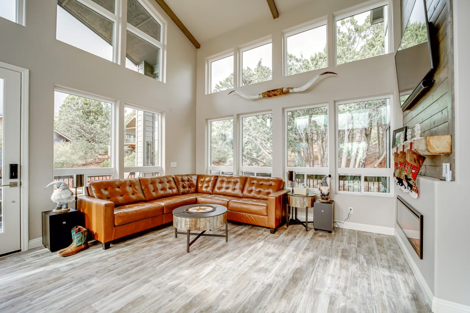 Hot Tub + Deck: Mtn-View Pine Getaway! House in Pine