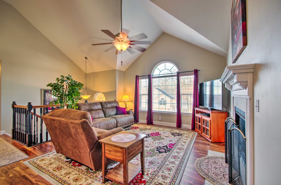 < 1/2 Mi to Marinas! Osage Beach Home w/ Deck House in Osage Beach