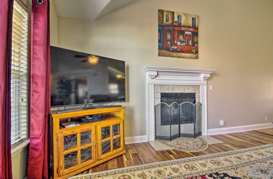 < 1/2 Mi to Marinas! Osage Beach Home w/ Deck House in Osage Beach