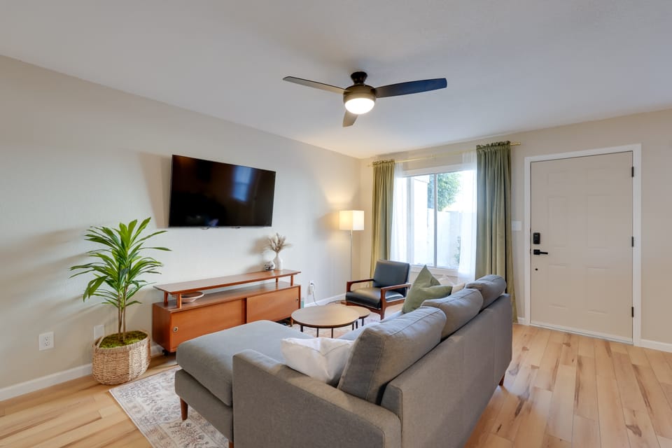 2 Mi to Old Town: Home w/ Pool Access & Patio Apartment in Scottsdale